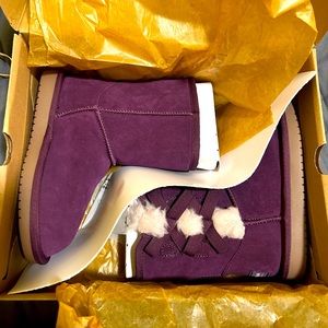 Girls 11. New in the box. Koolaburra Ugg Victoria